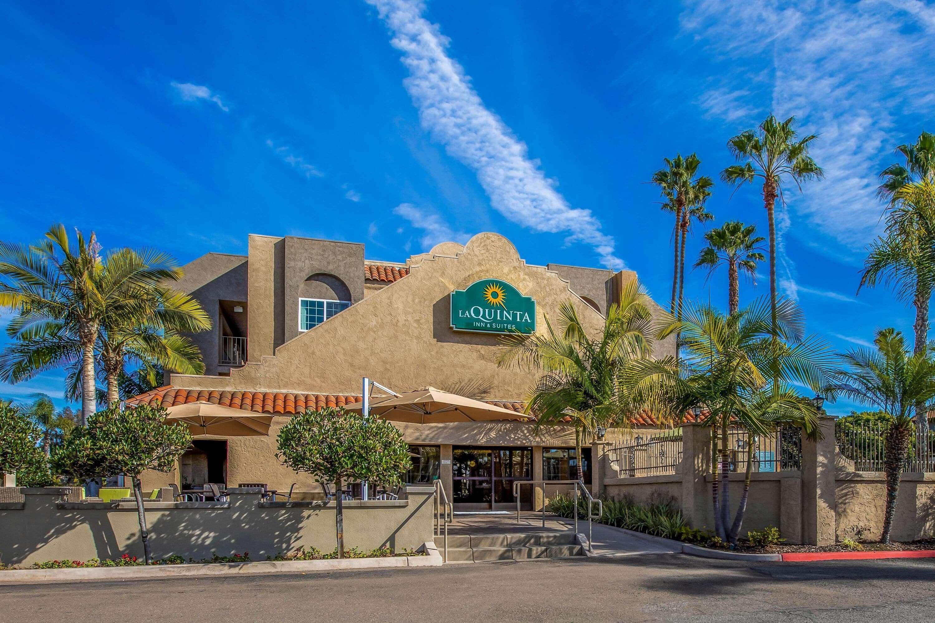 La Quinta By Wyndham Carlsbad - Legoland Area Hotel Exterior photo