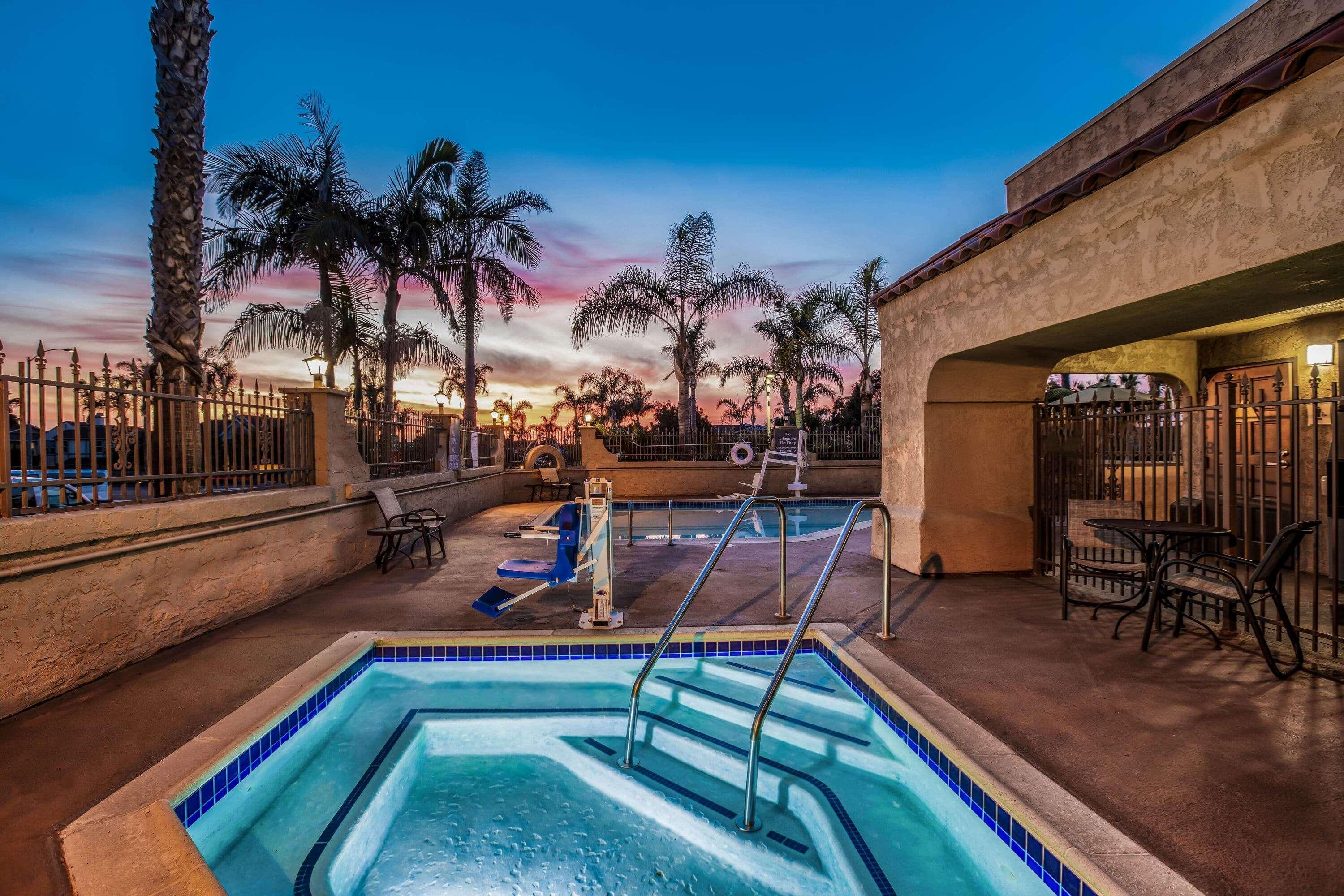 La Quinta By Wyndham Carlsbad - Legoland Area Hotel Room photo